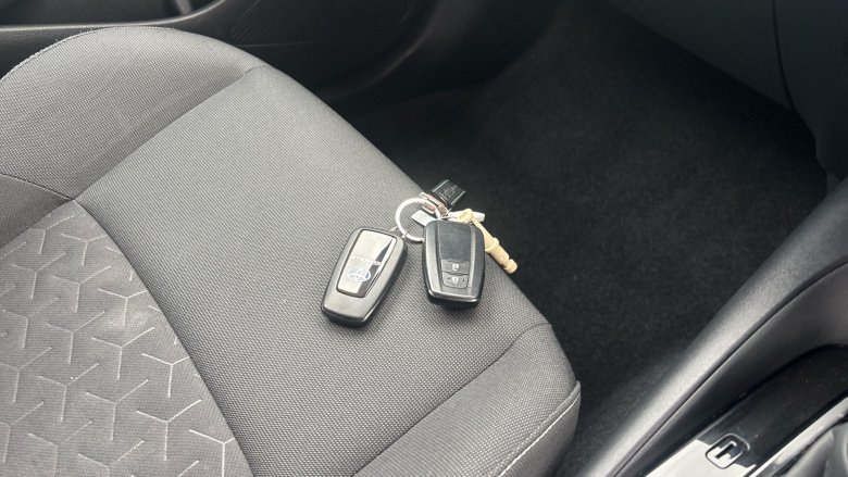Toyota Corolla 1.8 VVT-i Hybrid Icon Tech 5dr CVT Hybrid Hatchback